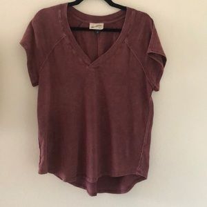 copper-y red/maroon v neck tee !!